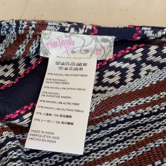 Free People long fringe sweater sleeved loose fitting poncho style - Picture 9 of 9